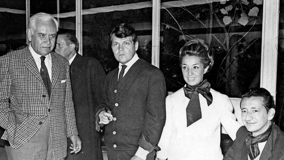 11 de diciembre de 1966. Galería Misrachi. Rufino Tamayo, José Luis Cuevas, Ana María Icaza de Xirau y Carlos Valdés.Foto: El Universal, archivo 