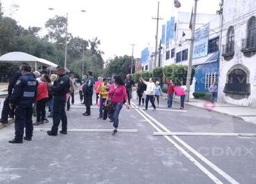 Vecinos bloquean lateral de Insurgentes Norte