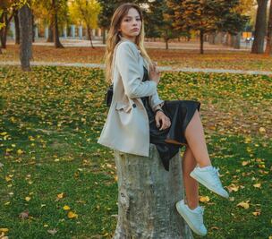 Errores que debes evitar al usar sneakers en tus outfits 