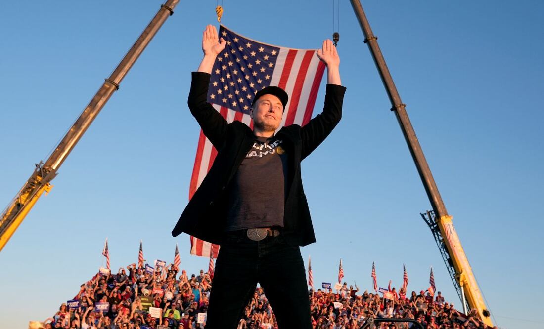 Elon Musk ha sido objeto de escrutinio por parte del Departamento de Justicia de EU después de que comenzó a ofrecer regalos de un millón de dólares a los votantes registrados. Foto: AP/El Universal