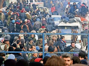 Suspenden evacuación de Aleppo, tras violencia