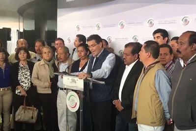 Tras 10 años de militancia, Ríos Piter renuncia al PRD