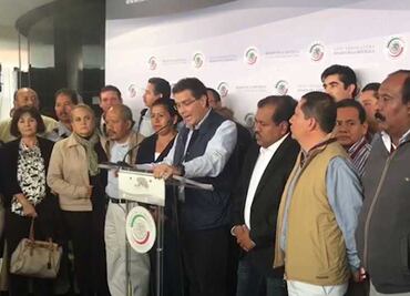 Tras 10 años de militancia, Ríos Piter renuncia al PRD