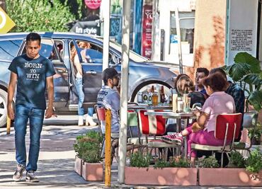 Crean plan para frenar invasión de vía pública