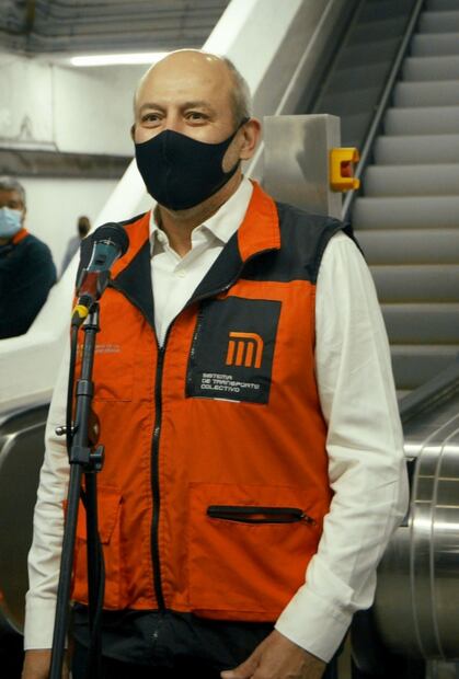 Inauguran dos escaleras eléctricas en Tacubaya de la Línea 9