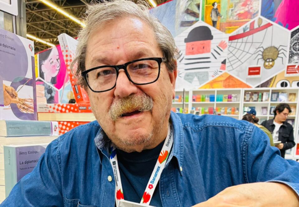 Paco Ignacio Taibo II en la FIL Guadalajara 2025.
Foto: X, vía @rogelioguedea