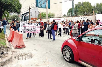 Vecinos de Álvaro Obregón “clausuran” la Plaza Artz