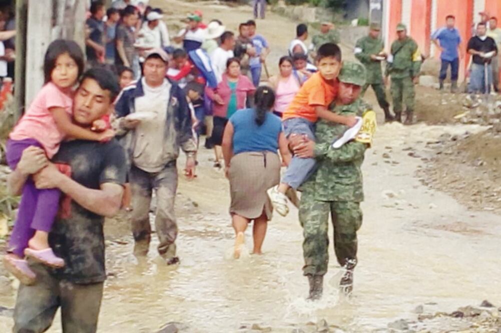 Por el el paso de la tormenta tropical Earl hubo daños importantes en 29 municipios, aunque sólo se solicitó una declaratoria de desastre para 95 (ARCHIVO EL UNIVERSAL)