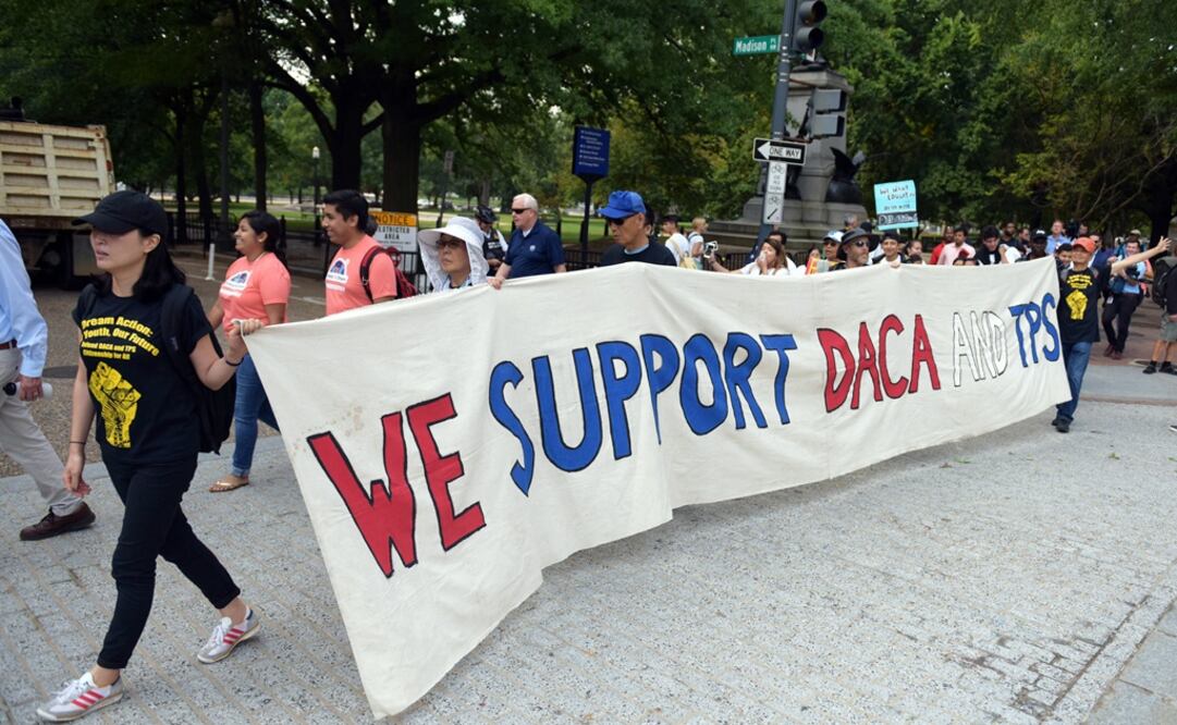 Personas participan en una protesta contra la decisión del presidente de Estados Unidos, Donald Trump, de finalizar el Programa de Acción Diferida para los Llegados en la Infancia (Foto: Xinhua)