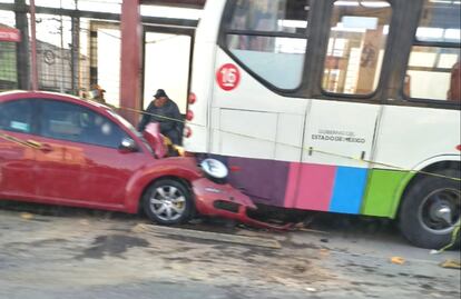 Conductor choca contra Mexibús en Tultitlán y pierde la vida