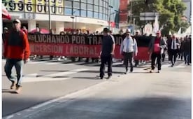 Manifestantes del Sindicato de Electricistas avanzan por Paseo de la Reforma rumbo al Zócalo; prevén afectaciones viales