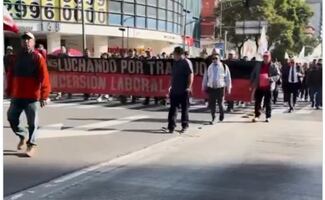 Manifestantes del Sindicato de Electricistas avanzan por Paseo de la Reforma rumbo al Zócalo; prevén afectaciones viales