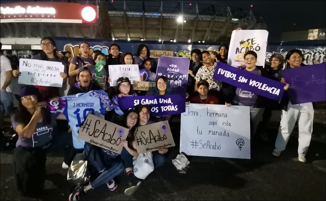 Barra Feminista en el Estadio Azteca - Foto: Sebastián García / EL UNIVERSAL