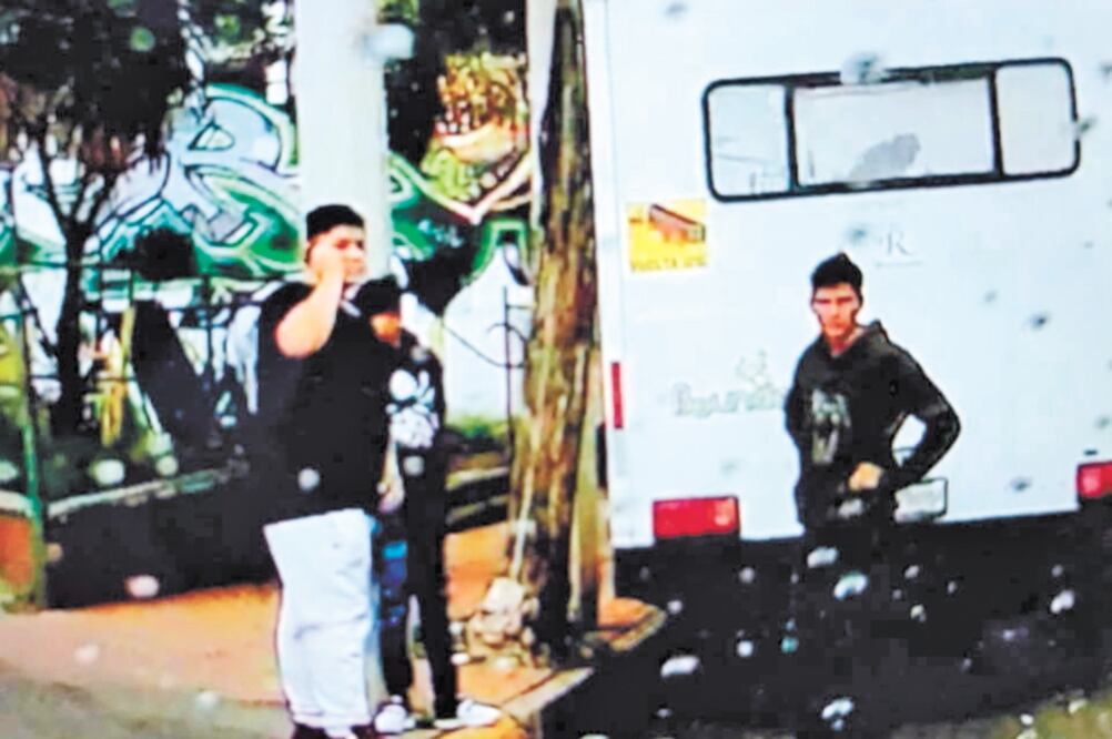 De acuerdo con las autoridades, los menores aprovechan el tránsito lento que se genera en los alrededores de Periférico para asaltar a los automovilistas. Foto: ARCHIVO EL UNIVERSAL