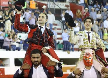 Juan Pablo y Luis David a hombros en la frontera chihuahuense