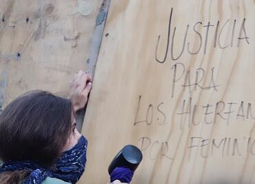 Feministas protestan para exigir seguridad; realizan nuevas pintas en Reforma