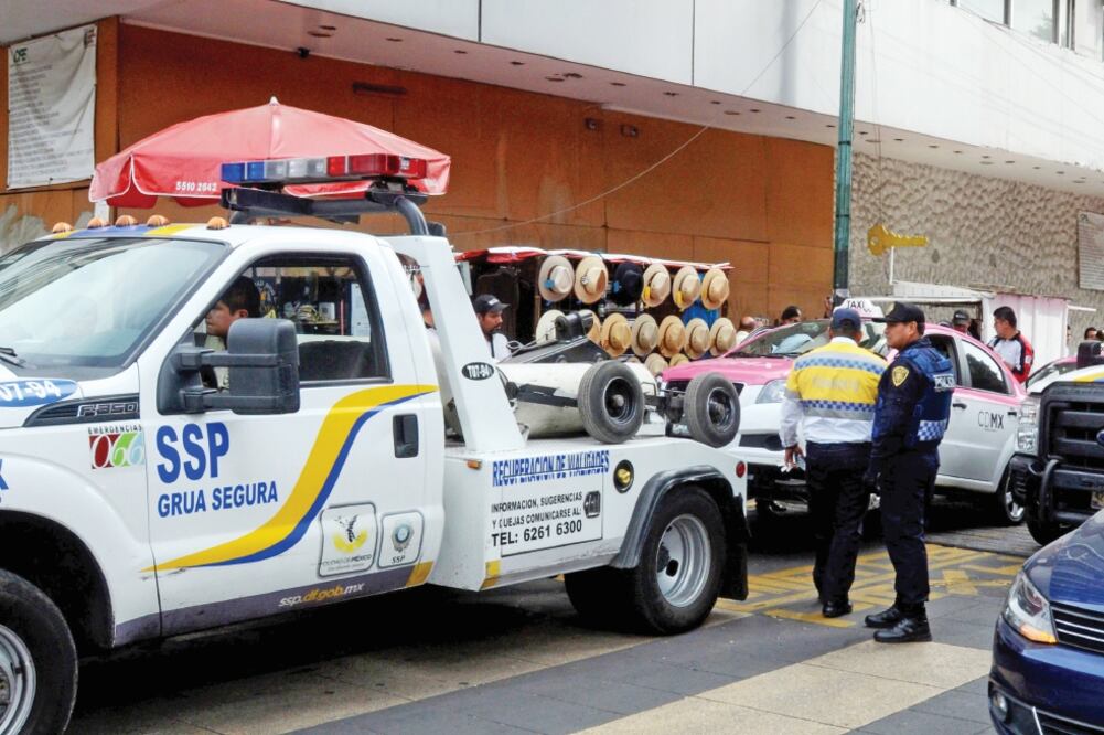 A través de las revisiones también se busca ubicar vehículos con reporte de robo o personas que porten arma de fuego (ARMANDO MONROY /CUARTOSCURO.COM)