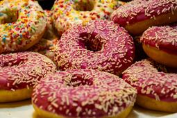 Krispy Kreme lanza taller de decoración de donas para niños