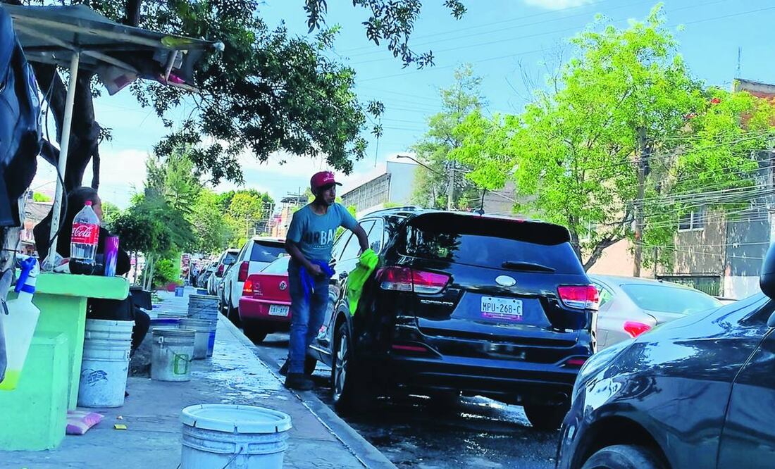 “El espacio público no se vende ni se condiciona: se respeta”, dijo la jefa de Gobierno, Clara Brugada, aunque los viene-viene no hacen caso a la consigna. Foto: Alberto González / EL UNIVERSAL