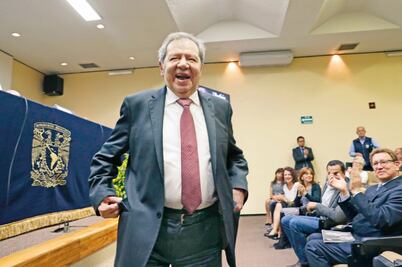 Muñoz Ledo pide cambios a 90% de la Constitución 