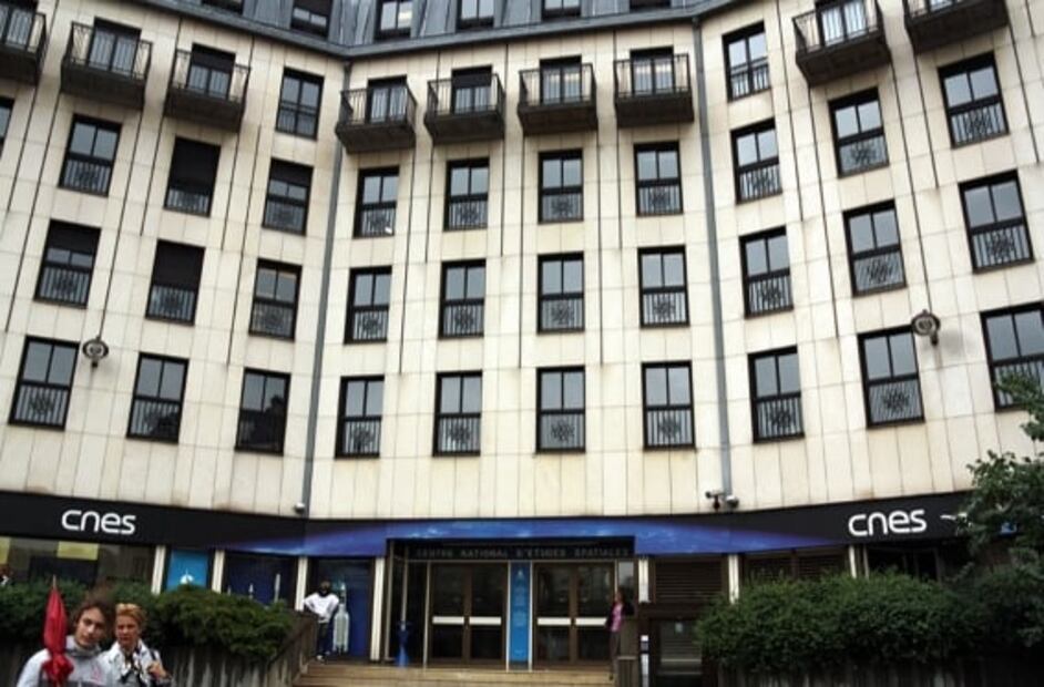 Tras romper negociaciones especiales con Rusia, Francia busca nuevos cohetes para despegar al espacio 