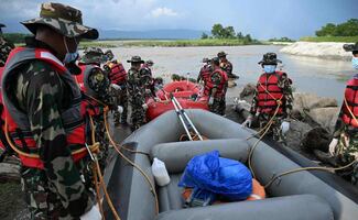 Sube a 781 muertos por inundaciones en Nepal; más de 3 mil personas siguen desaparecidas