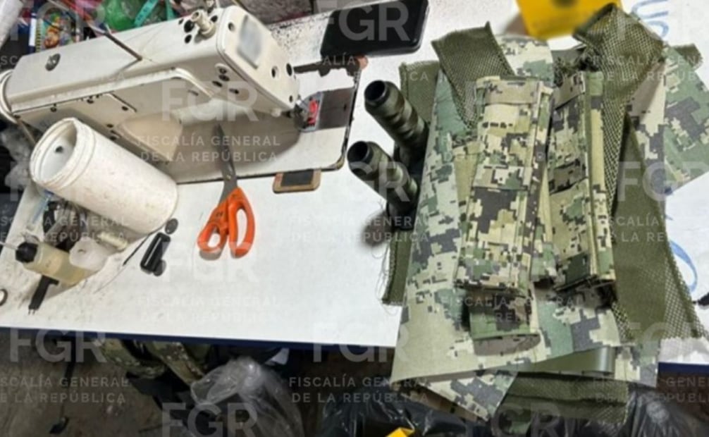 Aseguran taller donde se falsifican uniformes e insignias de las Fuerzas Armadas en Veracruz (19/01/2026). Foto: Especial