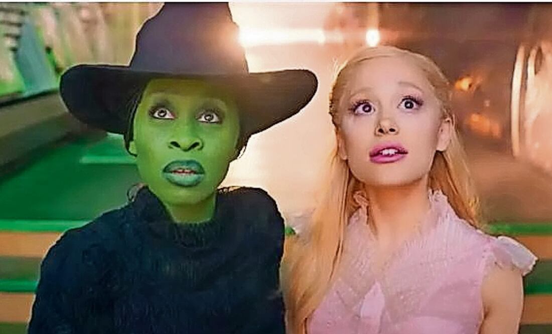 Cynthia Erivo es Elphaba; Ariana Grande, Glinda. Foto: Universal Pictures