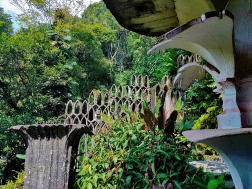 Más de 28 estructuras surrealistas te esperan a lo largo de este jardín. Foto: Las Pozas Edward James