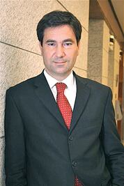 Arrestan a directivo de Facebook para AL