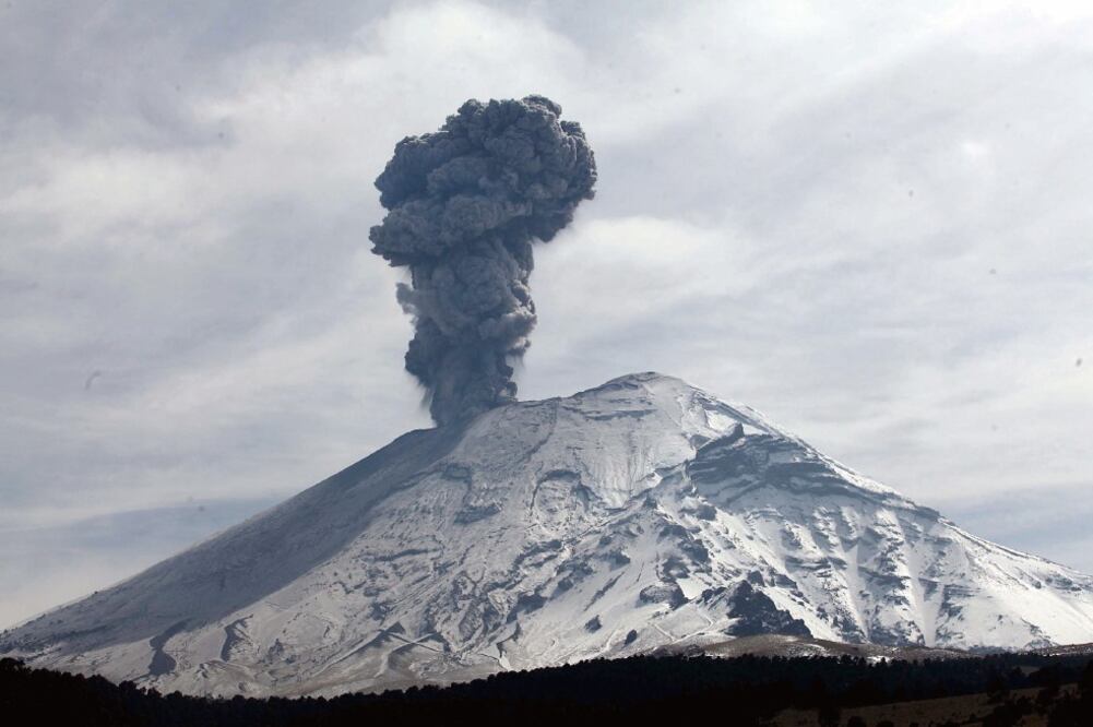 SGIRPC alerta por caída de ceniza del volcán Popocatépetl en dos alcaldías de CDMX .
ARCHIVO EL UNIVERSAL