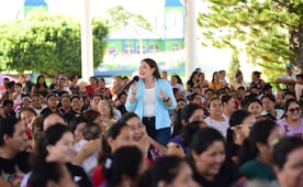 Alcaldesa de Morena en Villaflores, Chiapas, asiste a partido de México en zona VIP; ciudadanos critican excesos