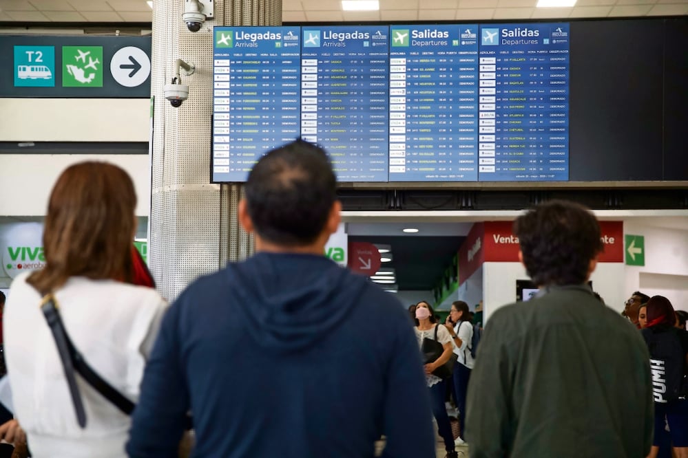 El aeropuerto capitalino indicó que tras el reporte de suspensión de algunos vuelos, el aeropuerto se ha mantenido abierto y en operación.