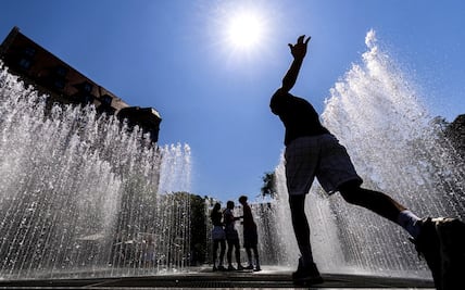 Altas temperaturas persisten en gran parte de Europa, con avisos por calor; hay al menos 13 muertos en Francia y Reino Unido