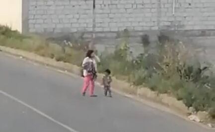 Detienen a mujer que fue captada pateando a un niño en calles de Ecuador
