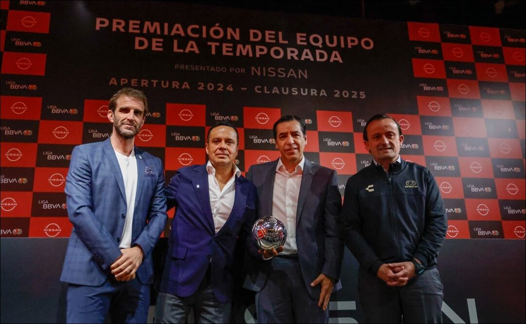 Cruz Azul recibe reconocimiento por ser el mejor equipo de la temporada / Foto: FMF