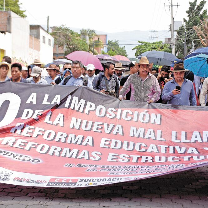 Para los expertos es alarmante que la legislación de la reforma educativa esté en manos de la CNTE y no del poder que se encarga de ello. ARCHIVO EL UNIVERSAL