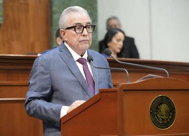 Rubén Rocha Moya comparece ante Congreso de Sinaloa por su Tercer Informe de Gobierno; resalta avances en sector salud