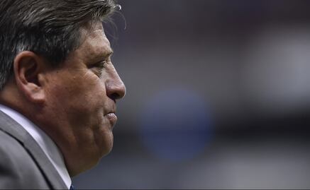 En plena campaña vs grito, Miguel Herrera llama "Pu..." al árbitro del Clásico Joven 