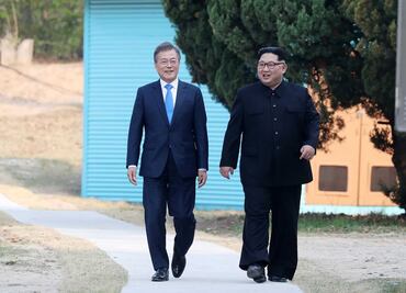 Las dos Coreas se comprometen con la desnuclearización en histórico encuentro