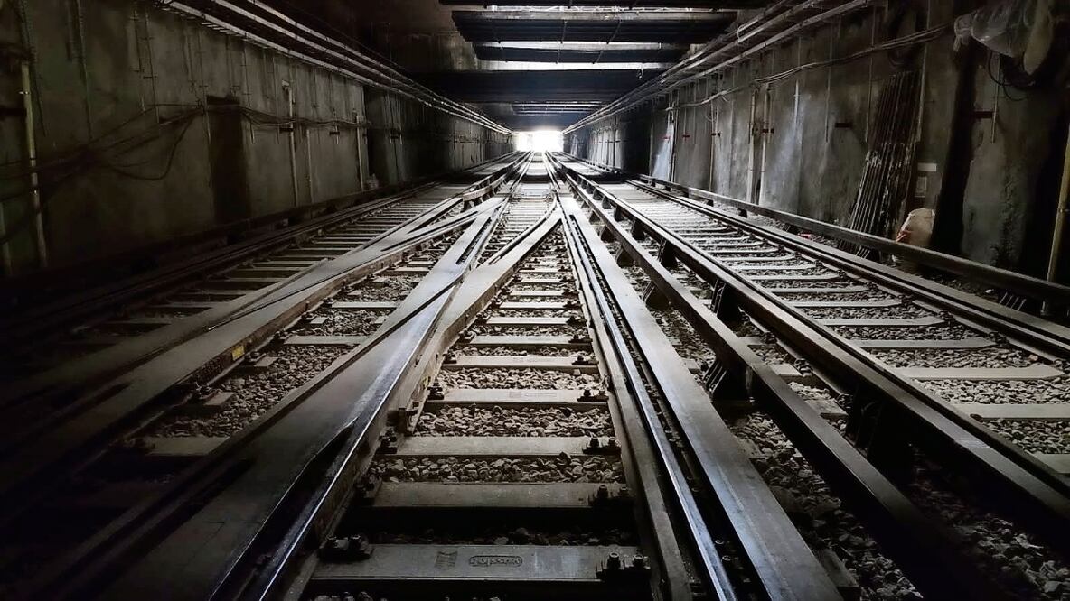 El tramo de Salto del Agua-Balderas cuenta con las nuevas vías. Seguirá el proceso de soldadura de rieles y apriete de tornillos. Foto: Especial