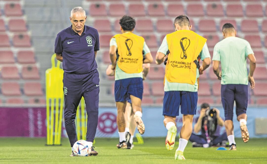 Tite, técnico de la Canarinha, no dio pistas de quién iniciará hoy. Foto: Martin Divisek / EFE