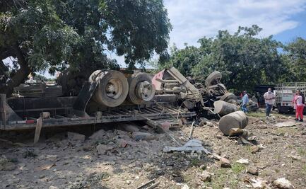 Videos. Tractocamión se queda sin frenos e impacta varios vehículos en la México-Cuautla; hay 2 muertos