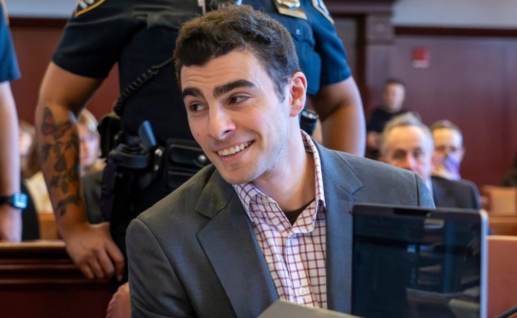 Luigi Mangione llega a su audiencia en Nueva York sin el uniforme penitenciario. Foto: AP