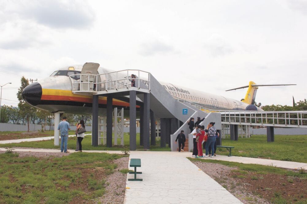 La Biblioteca en las Nubes también fue creada para estimular la participación ciudadana en el fortalecimiento del tejido social y fomentar la cultura como un medio de cohesión, inclusión y prevención de la violencia. Fotos/CHARBELL LUCIO. EL UNIVERSAL