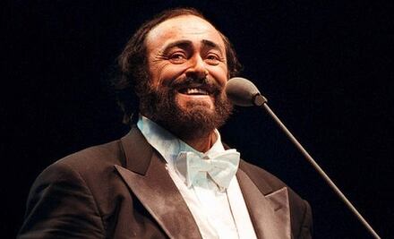 Akira Kurosawa y Luciano Pavarotti, en un día como hoy