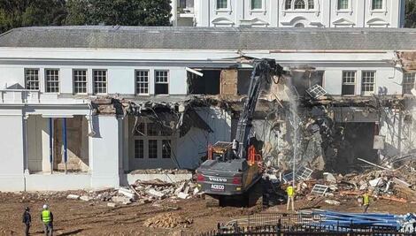 Gobierno de Trump despide a comisionados encargados de supervisar construcción de su polémico salón de baile