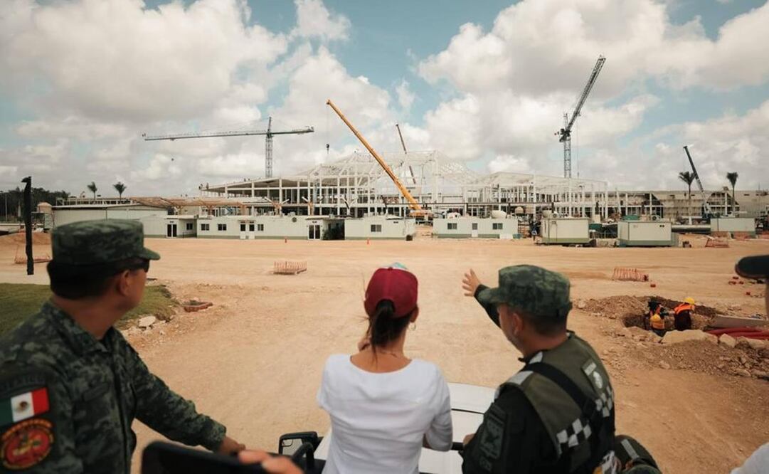 Aspirante a la presidencia, Claudia Sheinbaum, en visita a la obra del Aeropuerto en el municipio de Tulum. Foto: Twitter @Claudiashein