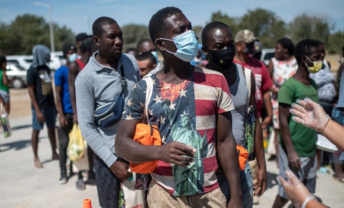 "Desgraciadamente, no es la primera vez que los compatriotas en el extranjero son víctimas de campañas de desinformación, estigmatizados y deshumanizados para servir a intereses políticos", señaló el aspirante republicano a la vicepresidencia, JD Vance. Foto: AFP/Archivo