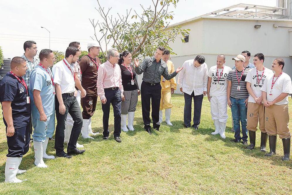 Durante su gira por Michoacán, el presidente Enrique Peña Nieto dio el banderazo de salida a contenedores de carne que será comercializada en 16 países de América, Asia y Africa. Especial
